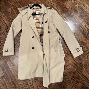 LIKE NEW Burberry Girl Gabardine Trench Coat size 14 (164cm)